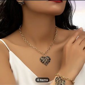 Gold cheetah print heart set
